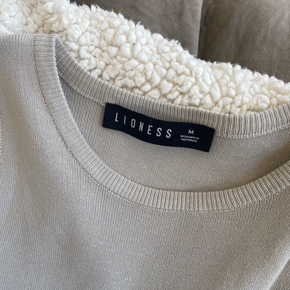 Lioness Ribbed Dress - Picture 3 of 3